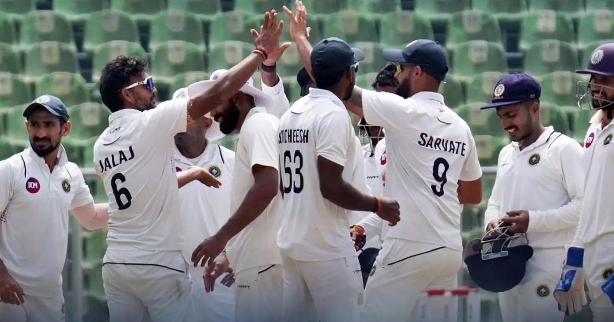 സൂപ്പർ ക്ലൈമാക്‌സിനൊടുവിൽ വമ്പൻ ട്വിസ്റ്റും; 2 റൺ ലീഡുമായി കേരളം രഞ്ജി ചരിത്ര ഫൈനലിലേക്ക്