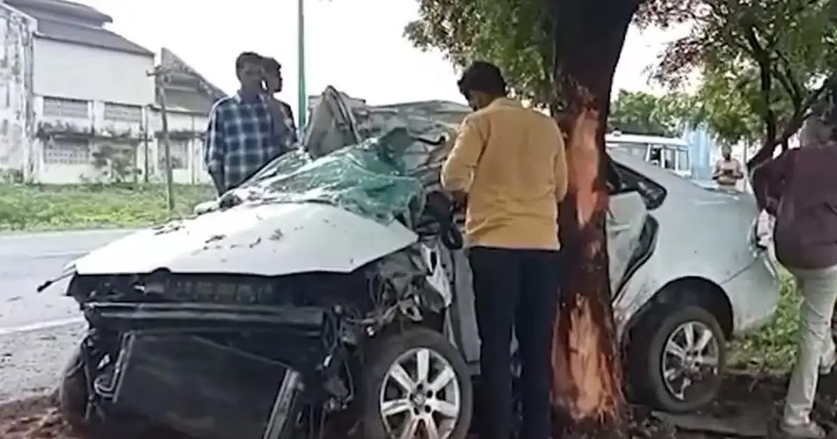 നിയന്ത്രണം വിട്ട കാർ മരത്തിലിടിച്ചു കയറി; മൂന്ന് ഡോക്ടർമാർക്ക് ദാരുണാന്ത്യം