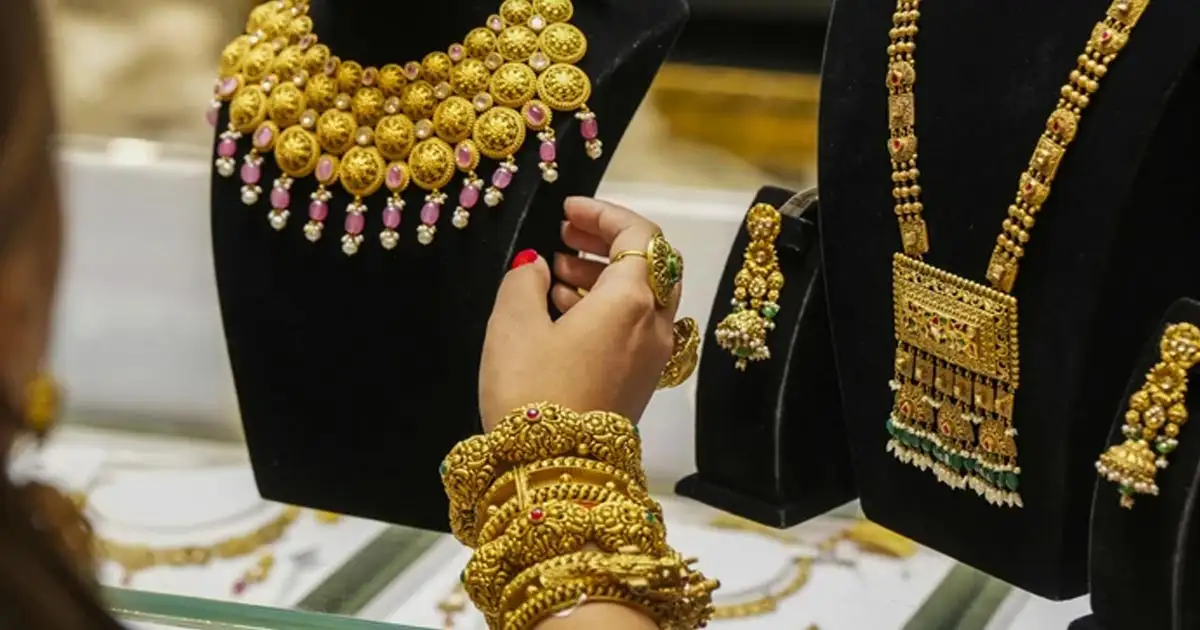 ഏറിയും കുറഞ്ഞും സ്വർണവില; ഇന്ന് ഇടിവ്, പവന്റെ വില എത്രയെന്ന് അറിയാം