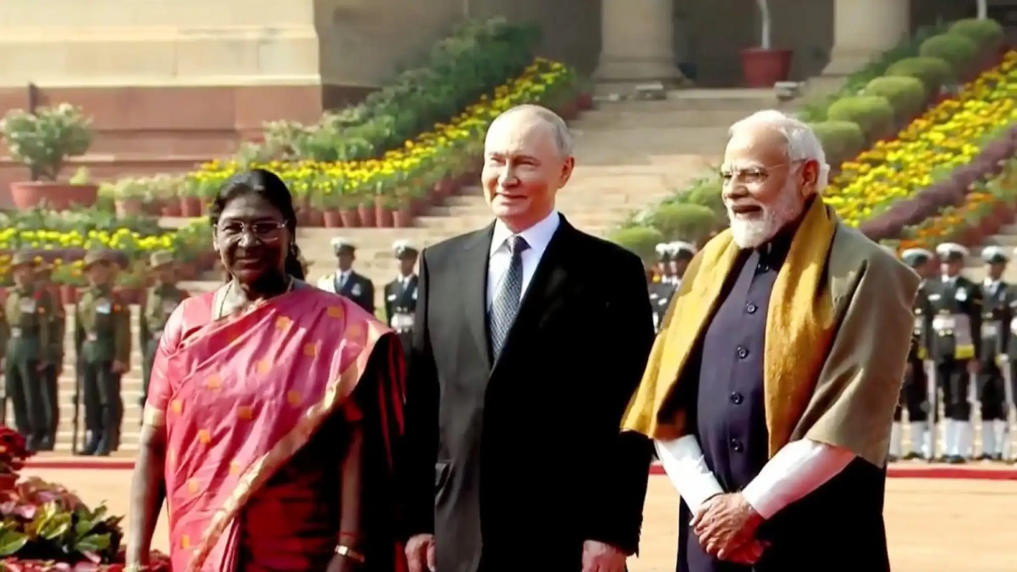 പുടിന് ഗംഭീര സ്വീകരണം; രാഷ്ട്രപതി ഭവനിൽ ട്രൈ-സർവീസസ് ഗാർഡ് ഓഫ് ഓണർ: നിർണായക ചർച്ചകൾ ഇന്ന്