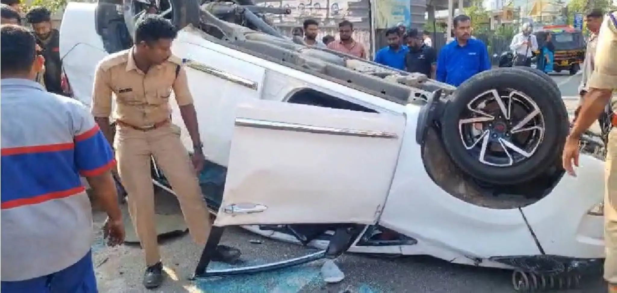 പത്തനംതിട്ട ജില്ലാ കളക്ടറുടെ വാഹനം അപകടത്തിൽപ്പെട്ടു; കളക്ടര്‍ പ്രേംകൃഷ്ണന്‍ ഉള്‍പ്പെടെയുള്ളവർക്ക് പരിക്ക്