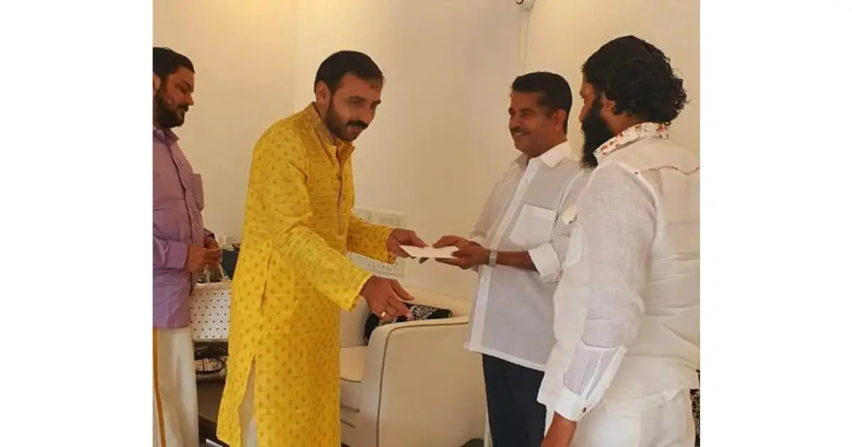 ബംഗളൂരുവിൽ വെച്ച് പോറ്റിയുമായി കൂടിക്കാഴ്ച നടത്തി അടൂർ പ്രകാശ്; കോൺഗ്രസിനെ കുരുക്കി പുതിയ ചിത്രങ്ങൾ